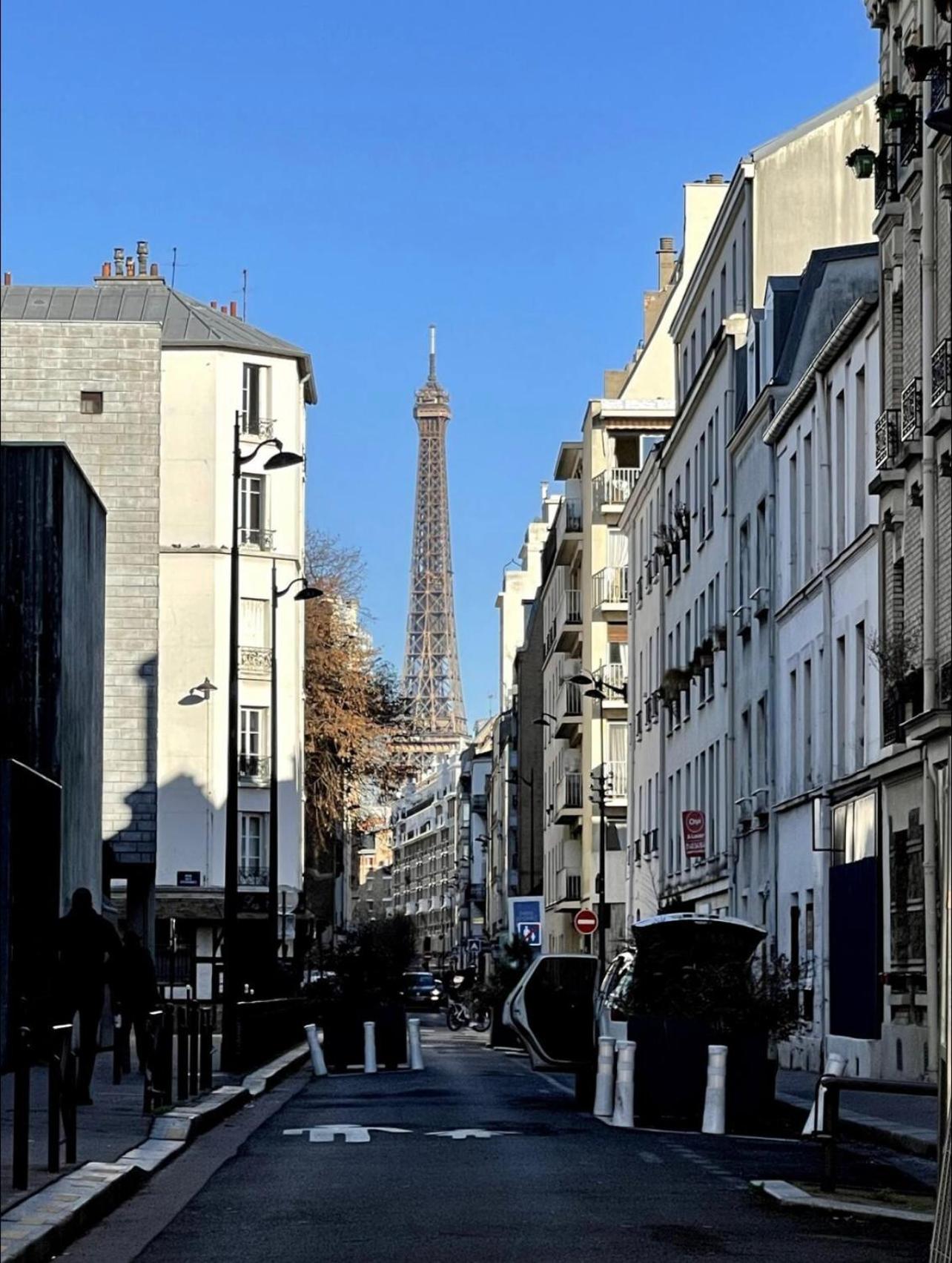 Appartement Eiffel Tour Cosy Chesterfield Parijs